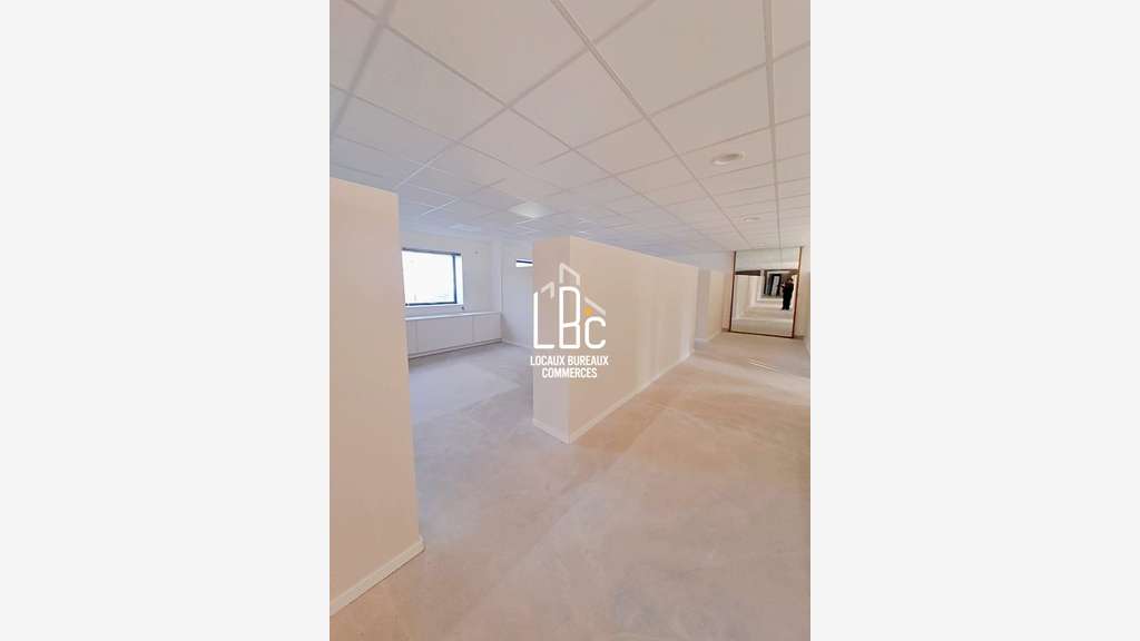 Loue bureaux 299m² au 1er étage à Saint Herblain