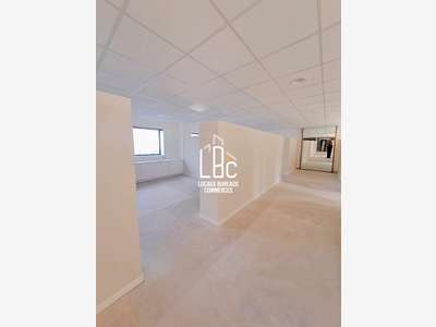 Loue bureaux 299m² au 1er étage à Saint Herblain