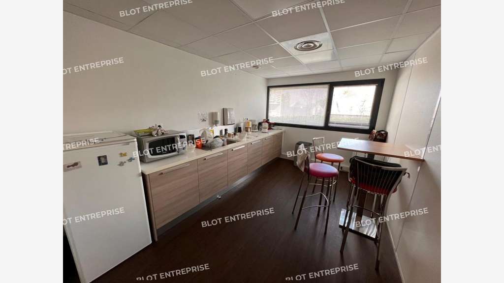 A louer bureaux 347m² St-Herblain Zone Moulin Neuf
