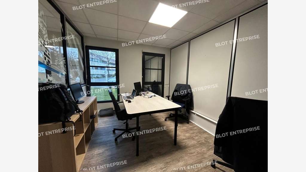 A louer bureaux de 180m² en za à Saint Herblain