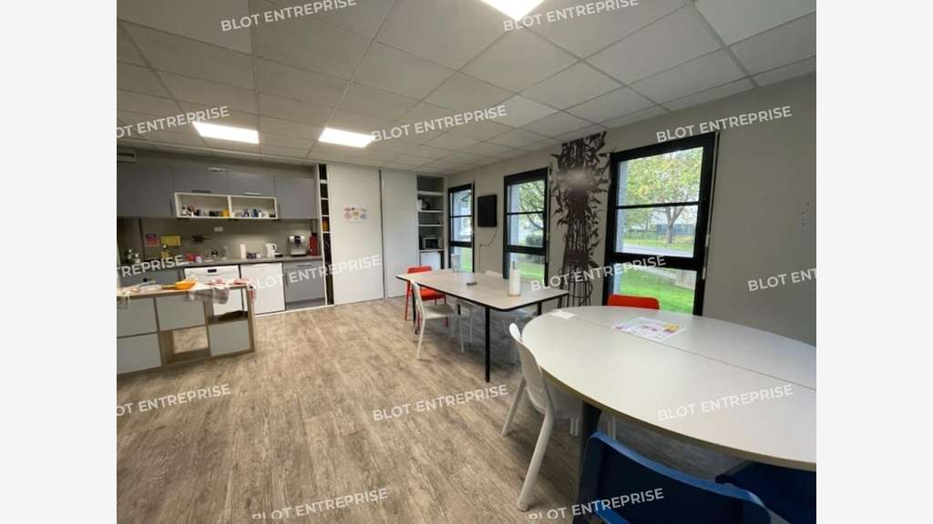 A louer bureaux de 180m² en za à Saint Herblain