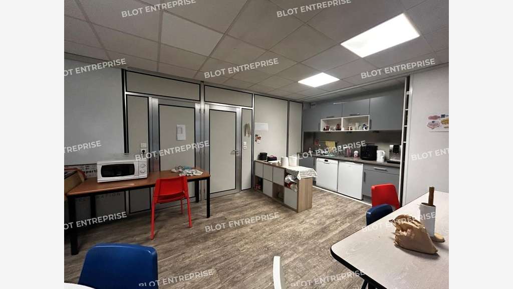 A louer bureaux de 180m² en za à Saint Herblain