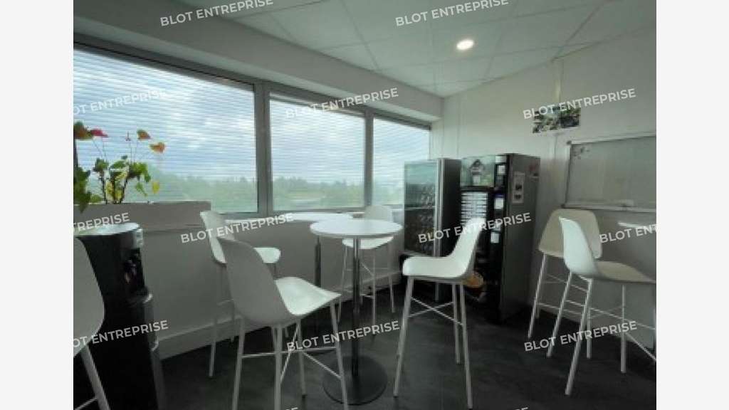 A louer bureaux 2687m² Saint Herblain