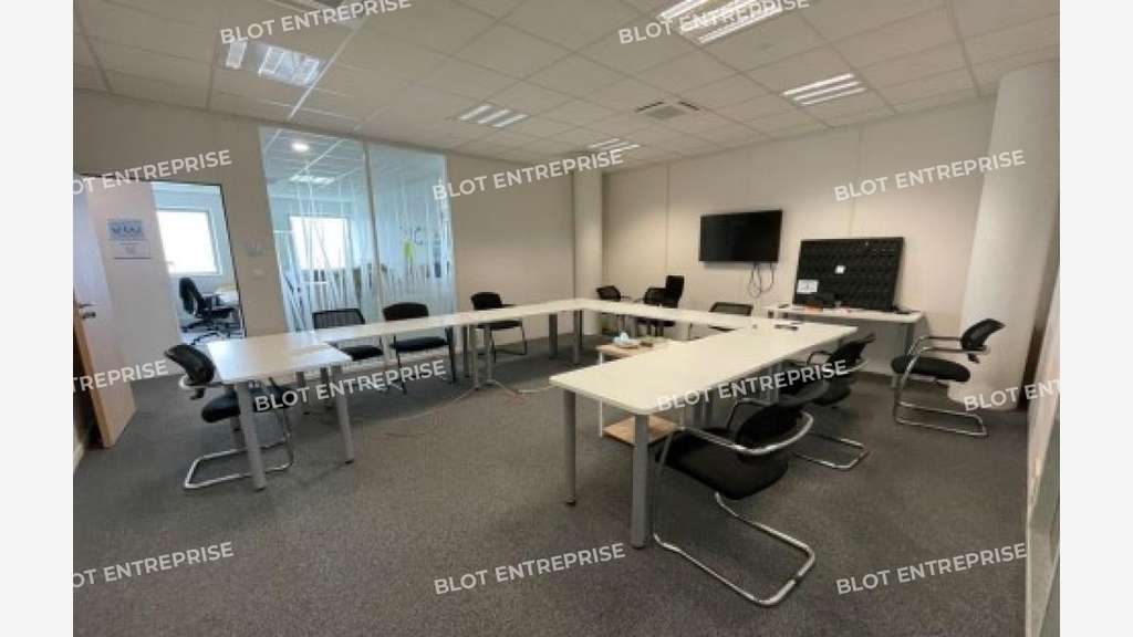 A louer bureaux 2687m² Saint Herblain