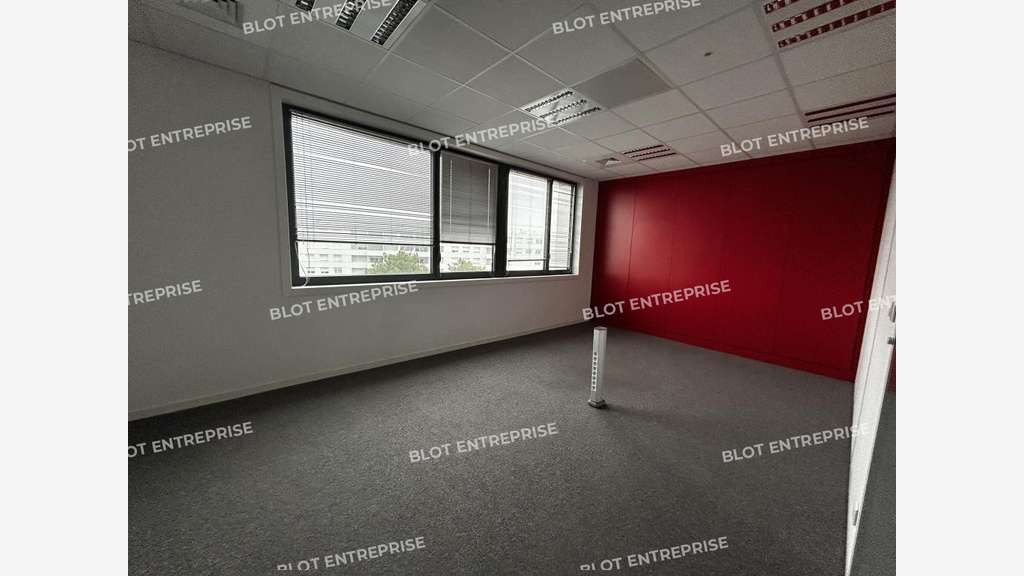 A louer bureaux 197m² belle visibilité St Herblain