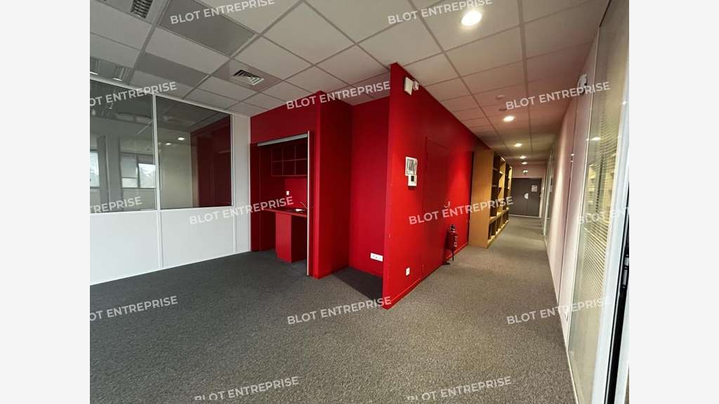 A louer bureaux 197m² belle visibilité St Herblain