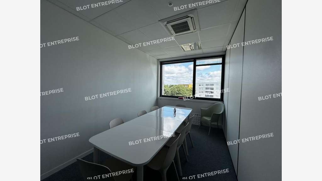 A louer bureaux 197m² belle visibilité St Herblain
