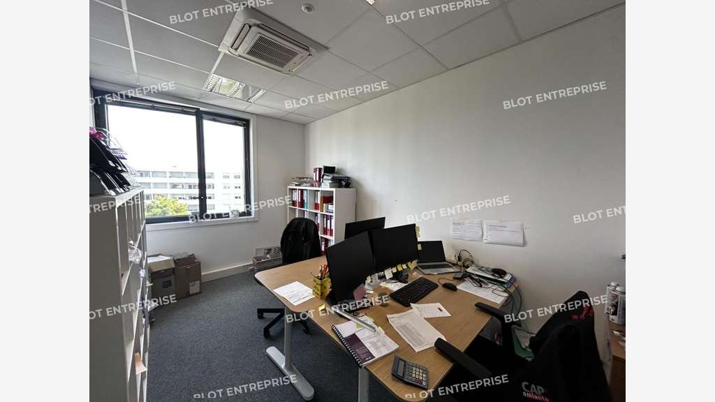 A louer bureaux 197m² belle visibilité St Herblain