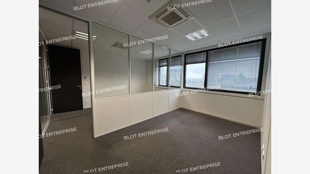 A louer bureaux 197m² belle visibilité St Herblain