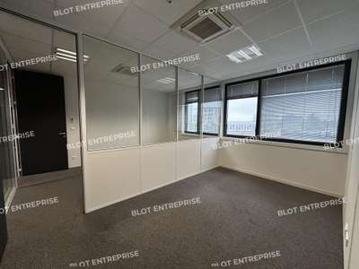 A louer bureaux 197m² belle visibilité St Herblain