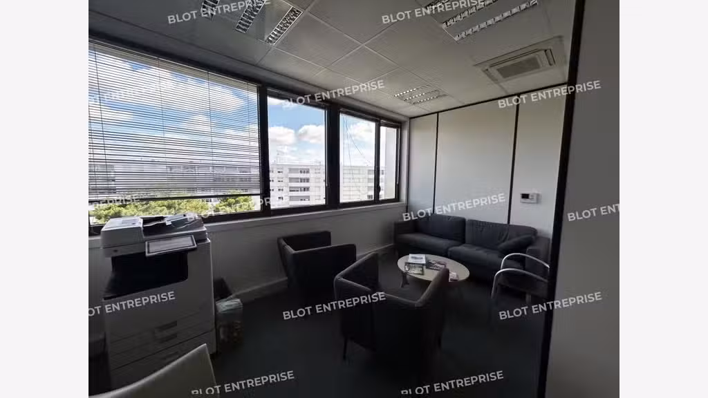 A louer bureaux 197m² belle visibilité St Herblain