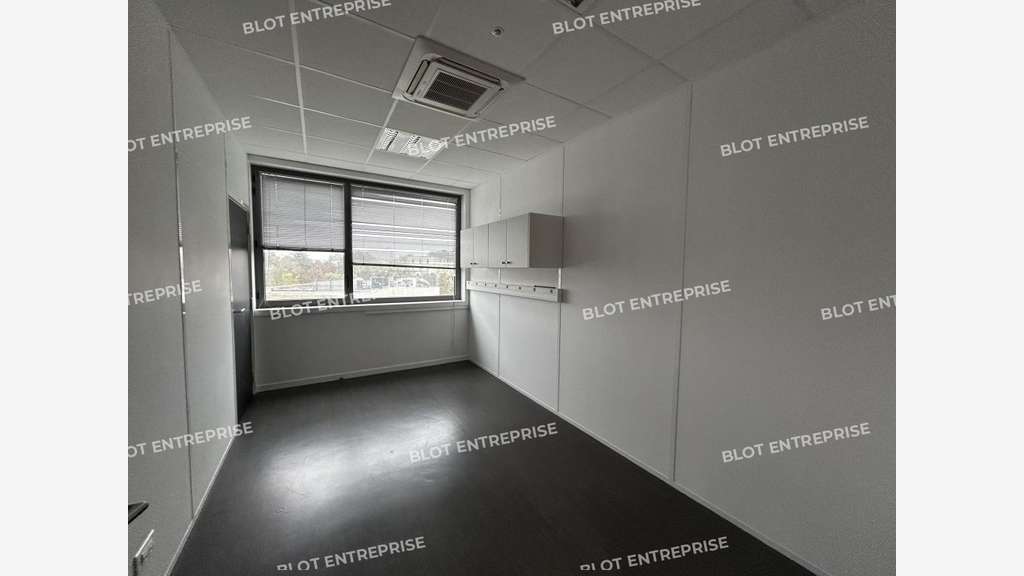A louer bureaux 197m² belle visibilité St Herblain