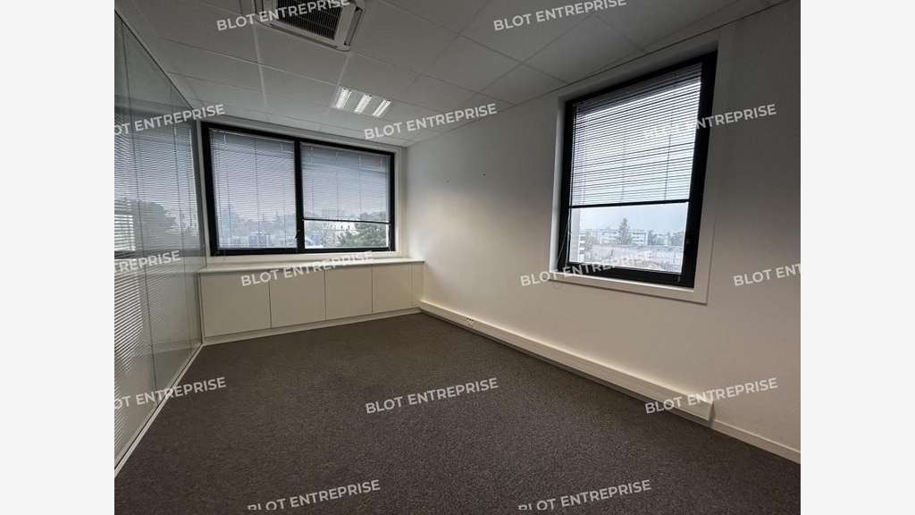A louer bureaux 197m² belle visibilité St Herblain