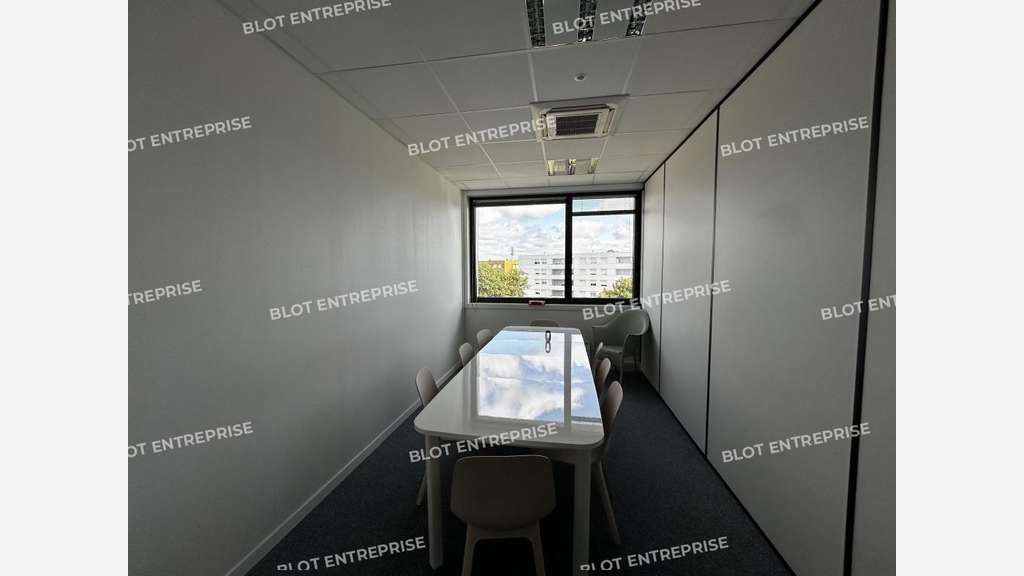 A louer bureaux 197m² belle visibilité St Herblain