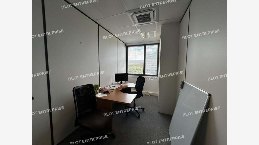 A louer bureaux 197m² belle visibilité St Herblain