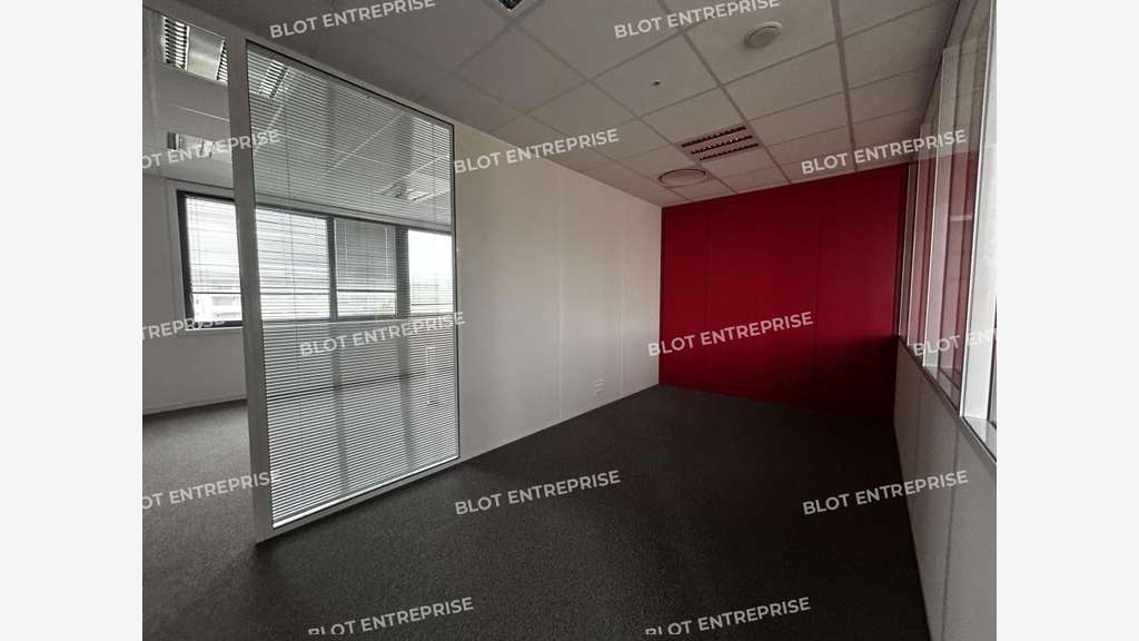 A louer bureaux 197m² belle visibilité St Herblain