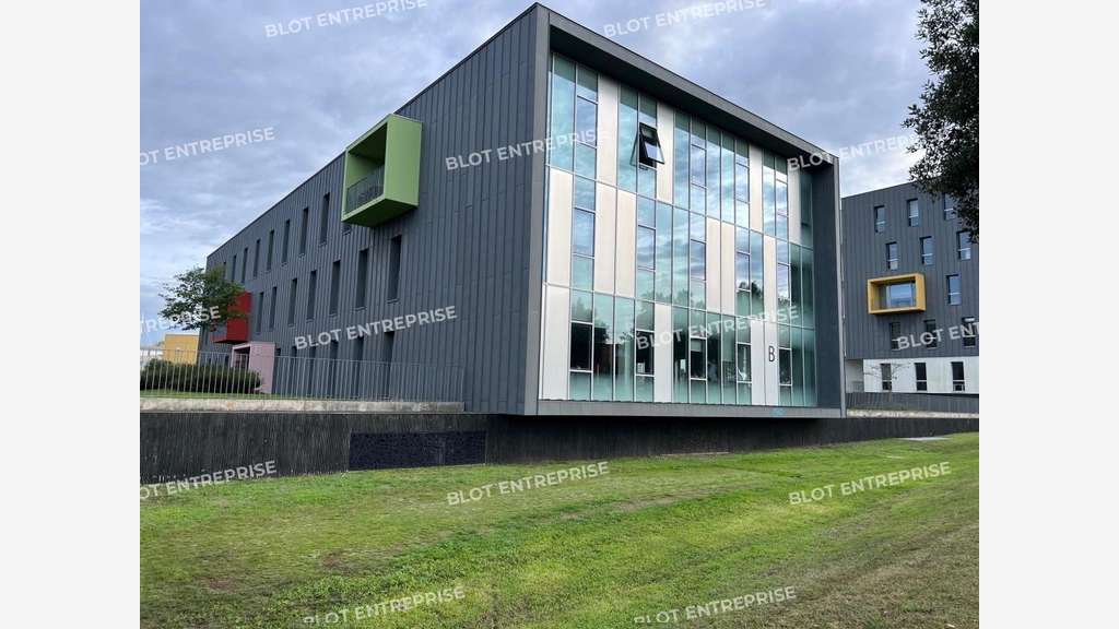 A louer bureaux 1 668m² prox ccial Saint Herblain