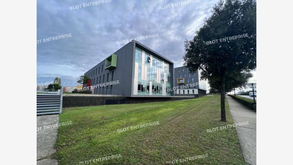 A louer bureaux 1 668m² prox ccial Saint Herblain