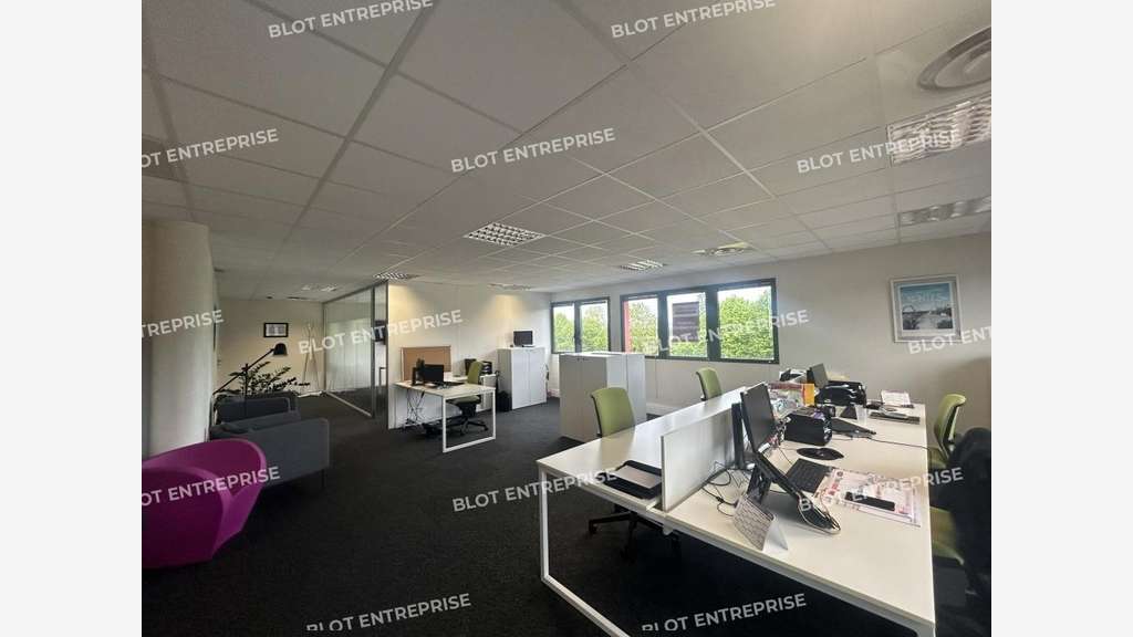 A vendre à louer bureaux 113m² à Saint-Herblain