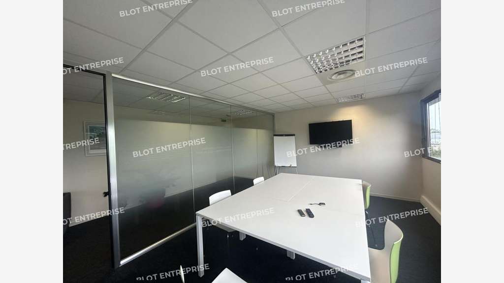 A vendre à louer bureaux 113m² à Saint-Herblain