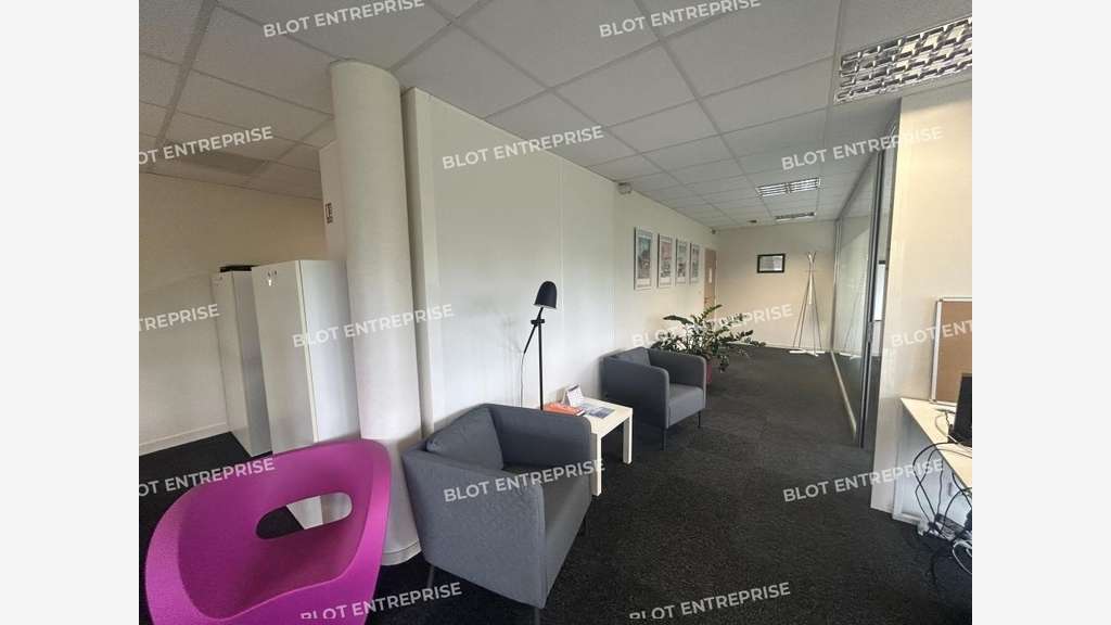 A vendre à louer bureaux 113m² à Saint-Herblain