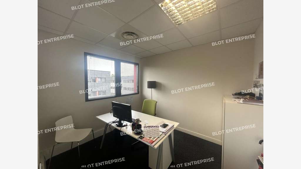 A vendre à louer bureaux 113m² à Saint-Herblain