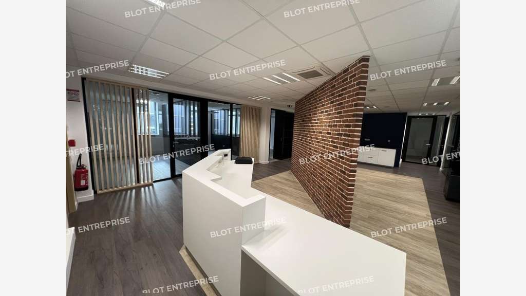 A louer bureaux 278m² parking P2 à Saint Herblain