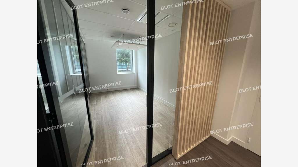 A louer bureaux 278m² parking P2 à Saint Herblain