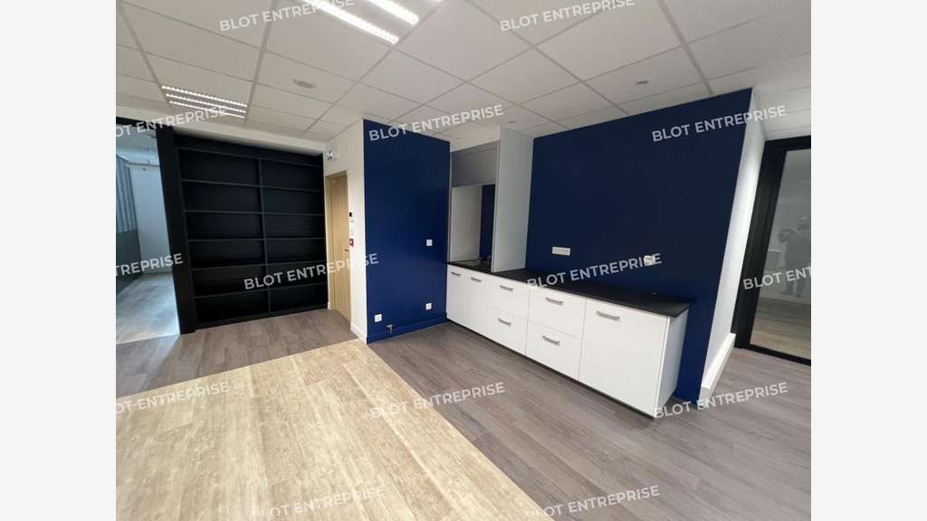 A louer bureaux 278m² parking P2 à Saint Herblain