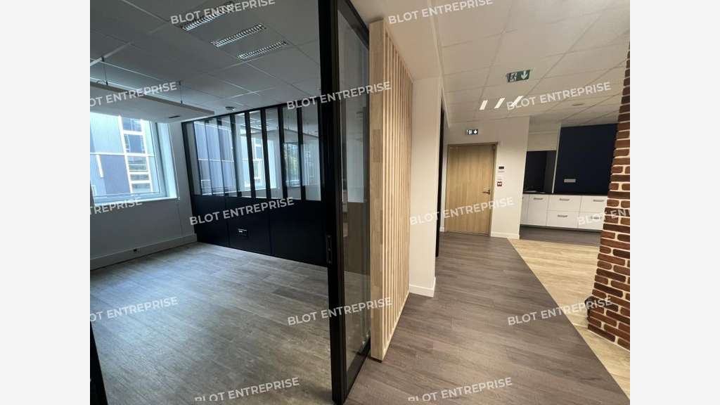 A louer bureaux 278m² parking P2 à Saint Herblain