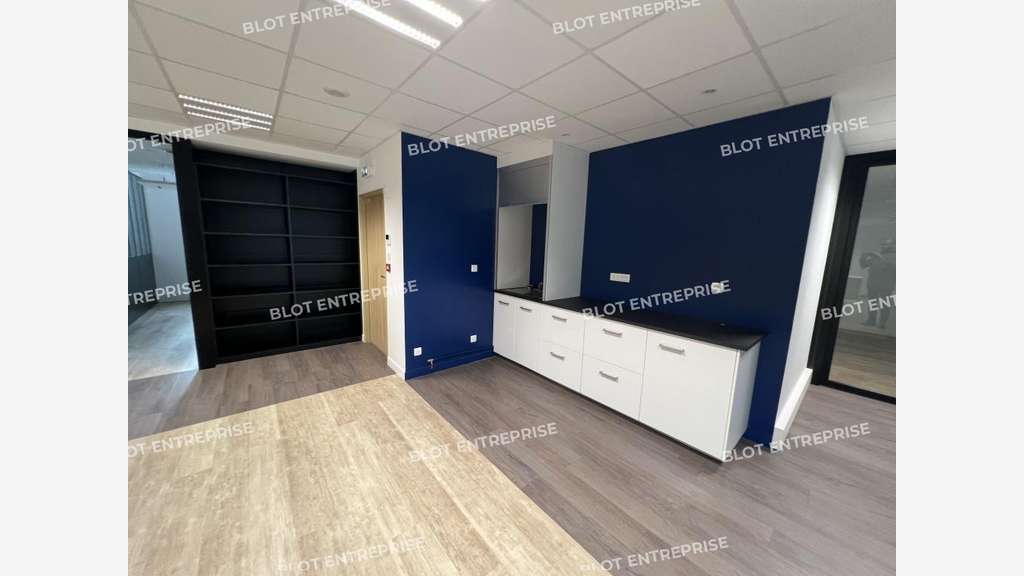 A louer bureaux 479m² Saint Herblain Zénith
