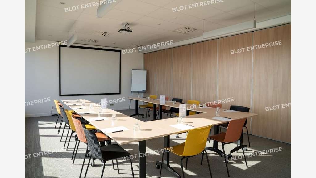 A louer immeuble bureaux 3075m² à Saint-Herblain