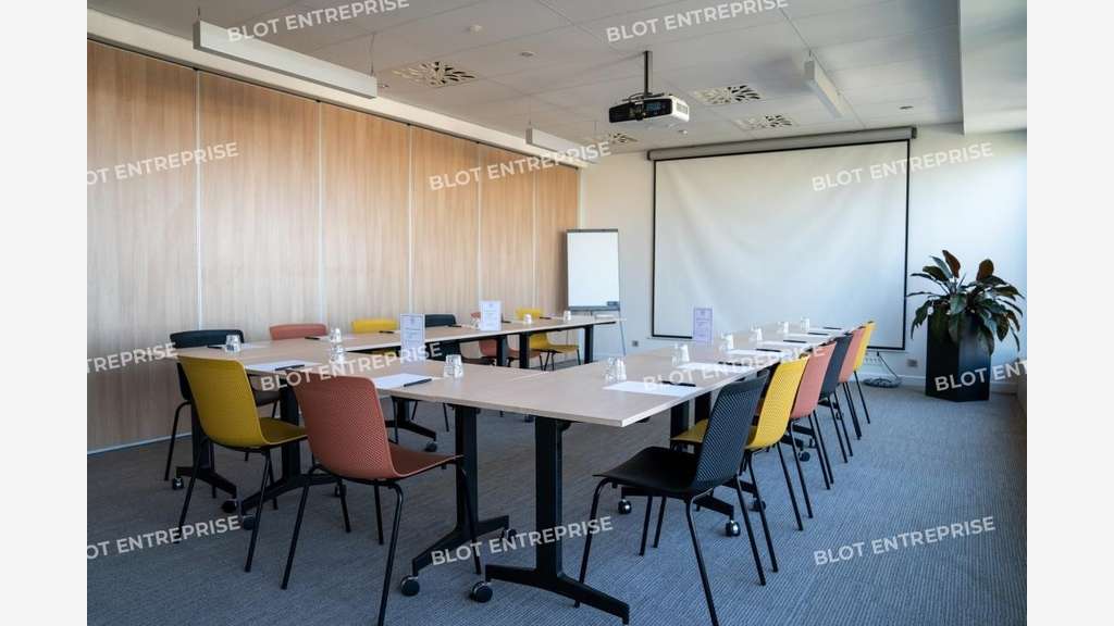 A louer immeuble bureaux 3075m² à Saint-Herblain