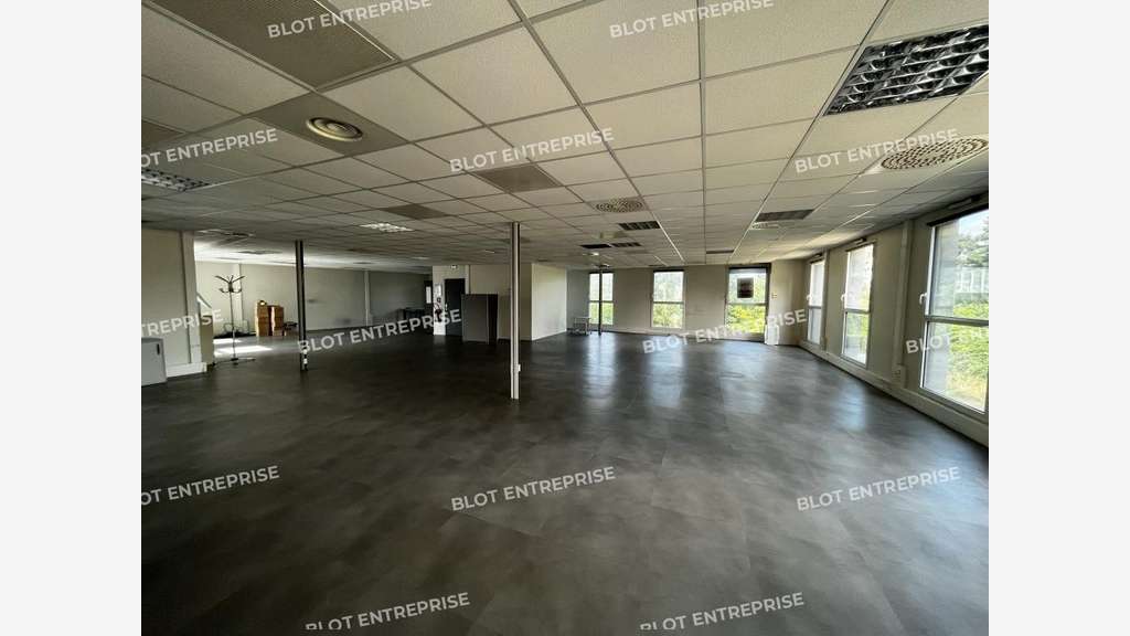 A louer bureaux 237m² à St Jacques de la Lande
