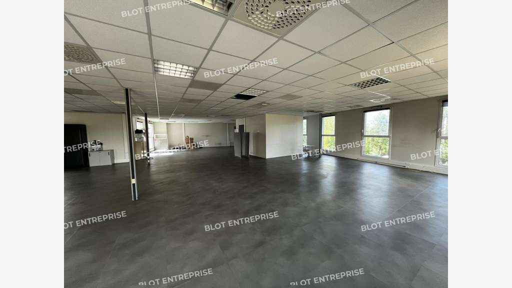 A louer bureaux 237m² à St Jacques de la Lande