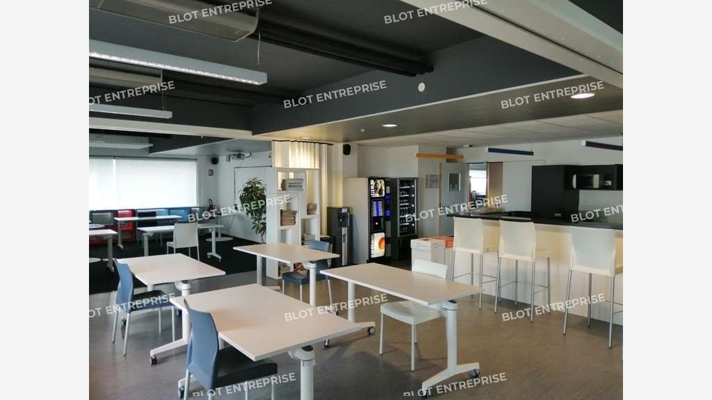 A louer bureaux 1342m² à Rennes Sud Courrouze 