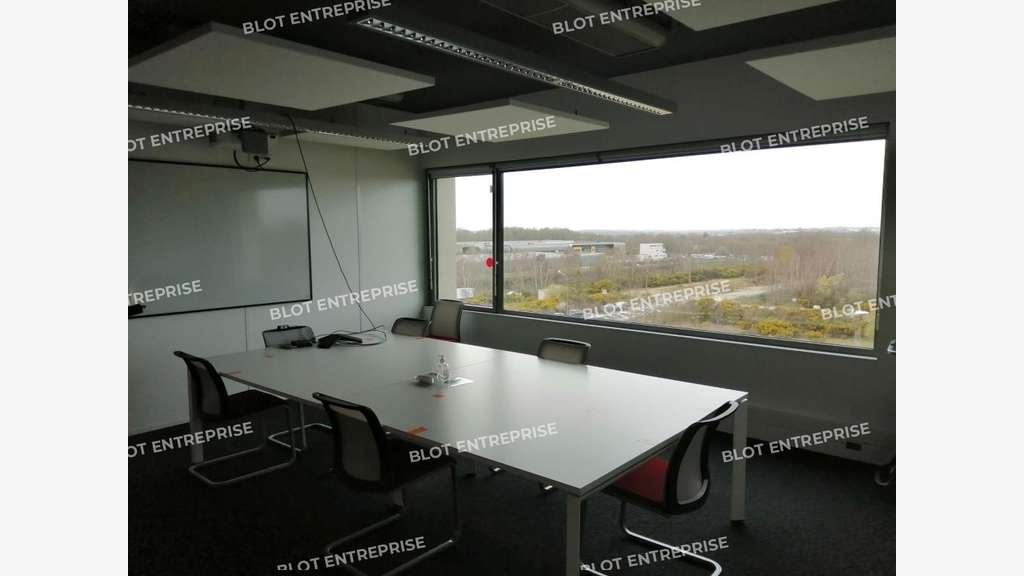 A louer bureaux 1342m² à Rennes Sud Courrouze 