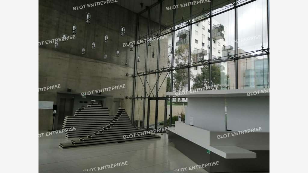 A louer bureaux 1342m² à Rennes Sud Courrouze 