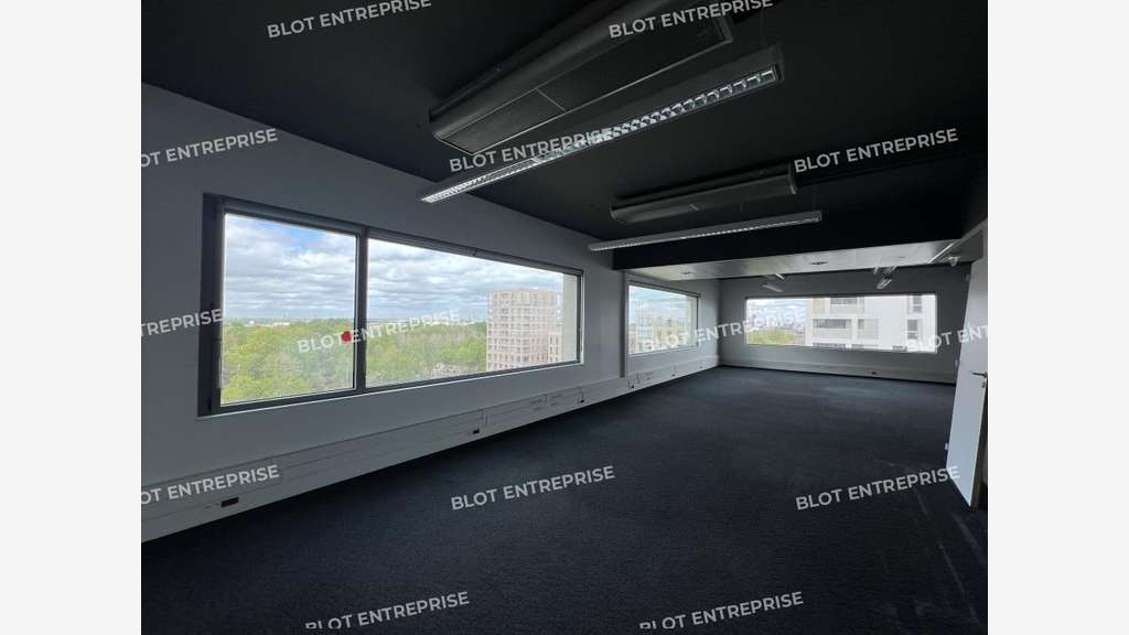 A louer bureaux 1474m²  à Rennes Sud Courrouze 