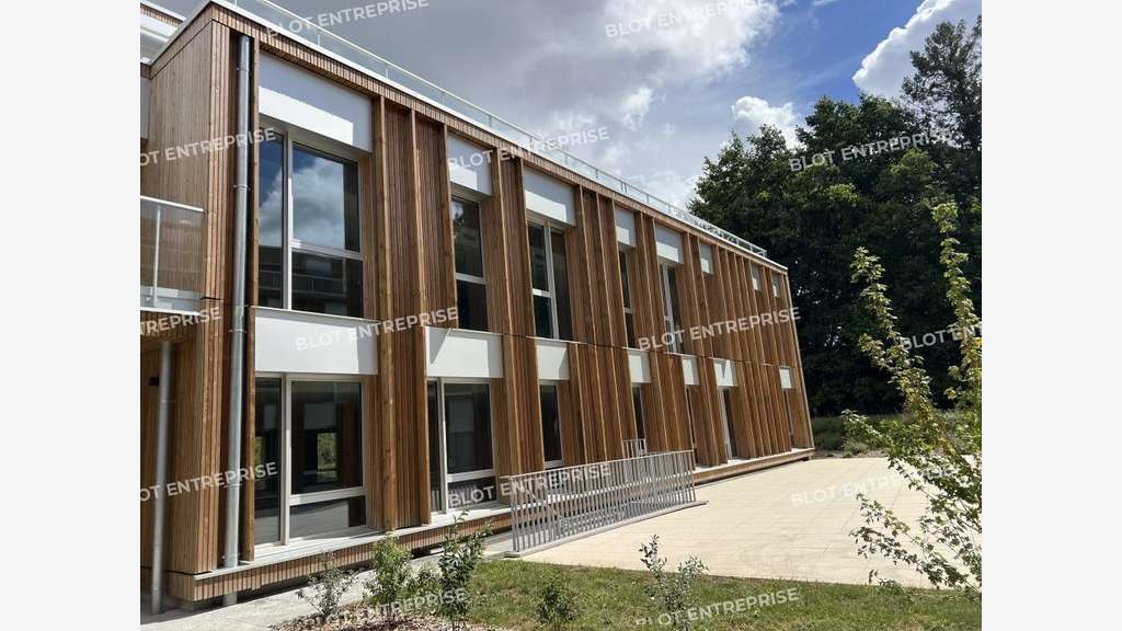 A louer bureaux 3640m² Saint-Jacques-de-la-Lande