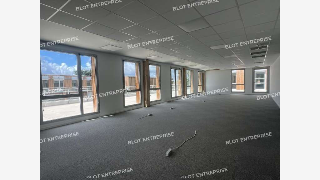 A louer bureaux 833m² Saint-Jacques-de-la-Lande