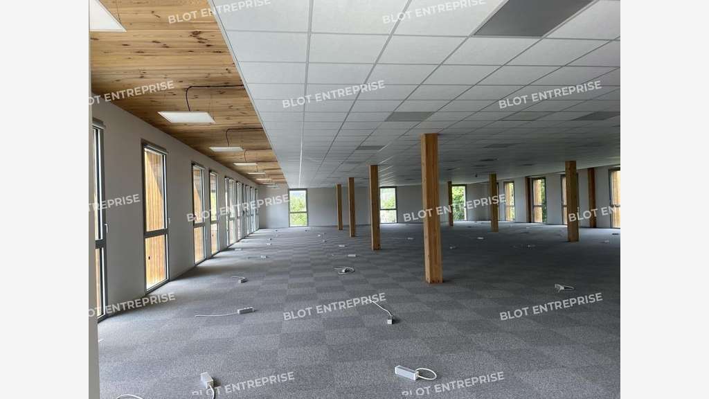 A louer bureaux 833m² Saint-Jacques-de-la-Lande