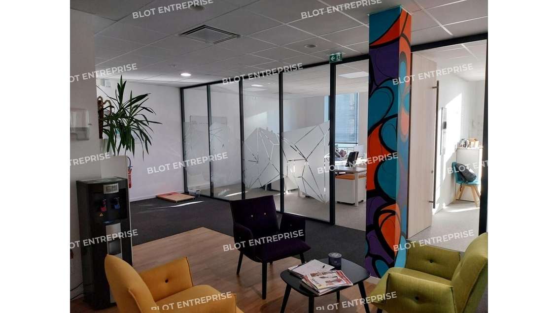A louer bureaux 1338m² à Saint-Jacques-de-la-Lande