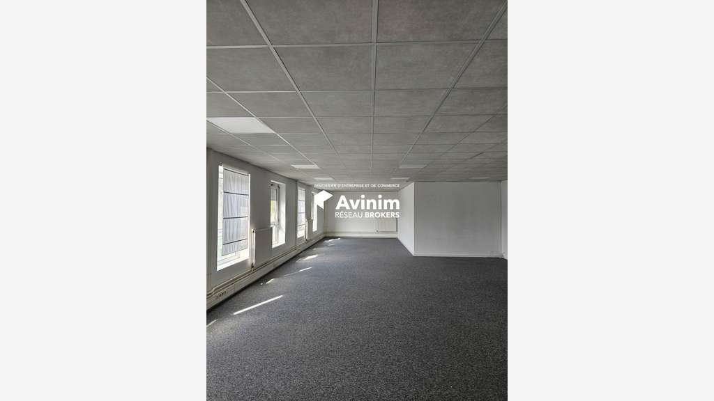 Bureaux 231m² à louer à Saint-Jacques-de-la-Lande