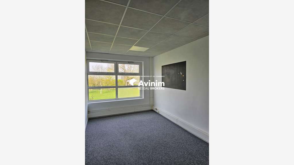 Bureaux 231m² à louer à Saint-Jacques-de-la-Lande