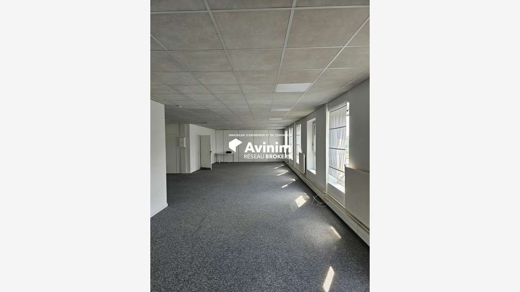 Bureaux 231m² à louer à Saint-Jacques-de-la-Lande
