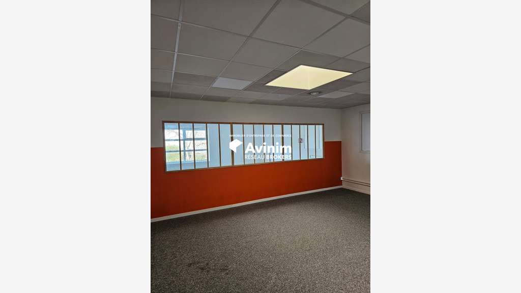 Bureaux 231m² à louer à Saint-Jacques-de-la-Lande