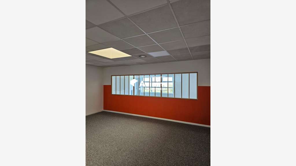 Bureaux 231m² à louer à Saint-Jacques-de-la-Lande