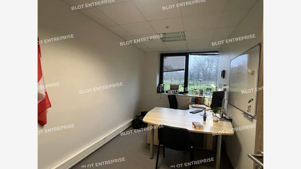 A louer bureaux 4665m² St-Jacques-de-la-Lande
