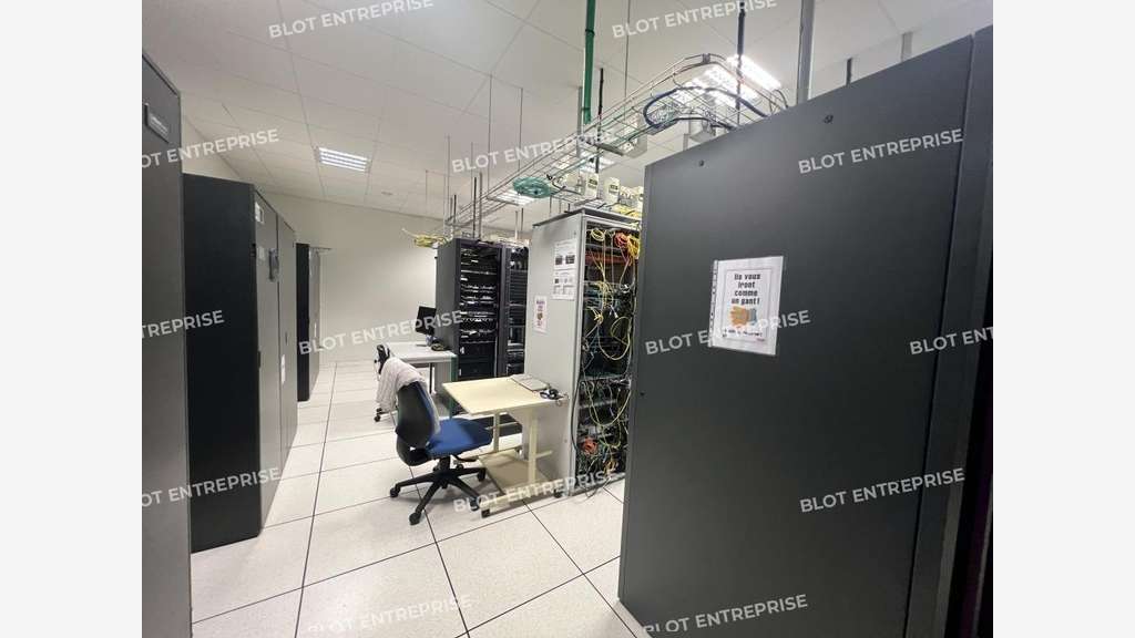 A louer bureaux 1527m² St-Jacques-de-la-Lande